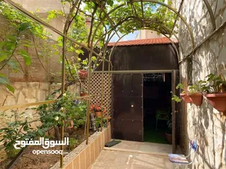  2 لقطه سوبر بيت مستقل طابقين منفصلين 290 متر بسعر لقطه بأجمل مناطق المستنده اراضي جنوب عمان