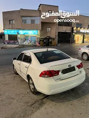  5 كيا اوبتما لوتسي 2009 لون ابيض بحالة جيدة جدا