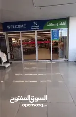  2 محل مميز للايجار بمساحه 1080م يصلح لسوق ضخم سوبرماركت او خضار بموقع مميز وحيوي