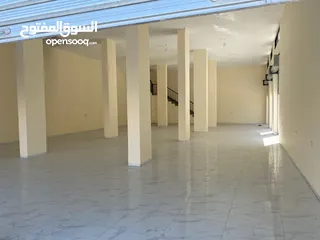  4 مجمع تجاري جديد للايجار على الشارع الرئيسي و تشطيب ممتاز