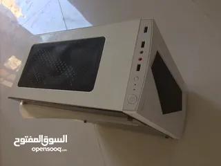  3 شاشه امورها طيبه مع بكس PC فاضي