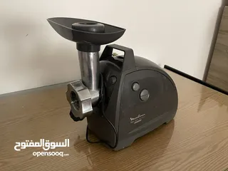  6 فرّامة لحم من ماركة Moulinex أصلية 2000W بحالة ممتازة استعمال خفيف للبيع فرامة اللحم شبه جديدة