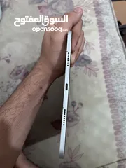  2 ايباد برو m1 2021 الجيل الثالث  الايباد في كسرين بالشاشه بس مو مأثرين ولا على اشي
