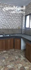  11 بيت للبيع.