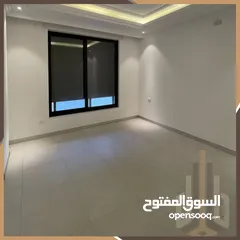  1 شقة اخير مع روف مميزة خلف مجمع الداود