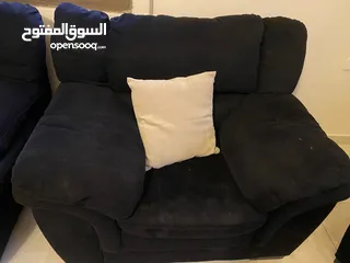  3 كنب للبيع بحالة جيدة