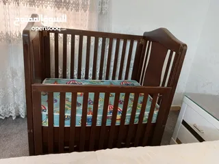  3 تخت للبيع يصلح من عمر البيبي لعمر 5 سنوات و3 حرامات بيبي للبيع