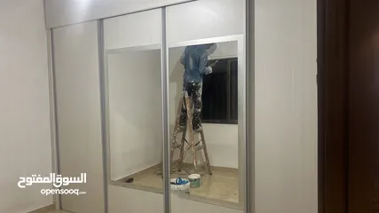  2 خزانة حائط للبيع بسعر مناسب
