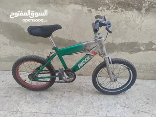  1 بسكليت دراجة هوائية (بسكليت) نوع shock قياس 16 لون اخضر وسلڤر جميل مستعملة بس وكالة