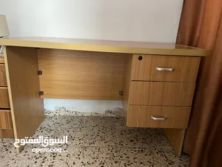  3 طاوله مكتبيه بحاله الوكاله جديده