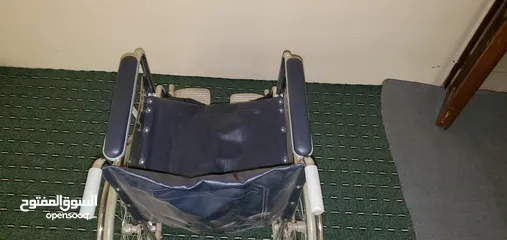  1 متوفر كرسي لكبار السن وذوي الاحتياجات الخاصة
