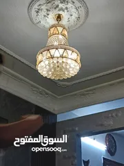  3 ثريات ثنتين لون ذهبي بحالة جيده للبيع