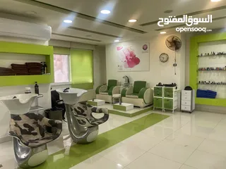  24 صالون سيدات للبيع مقابل جامعة الاميرة سمية وبالقرب من الجامعة الأردنية