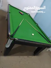  1 طاولة بلياردو و اجهزة كمبيوتر ... محل جاهز للبيع