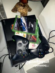  1 اكس بوكس ون مستعمل بحالة الجديد مع ايدين و3 سيديات للبيع