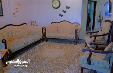  1 طقم كنب مستعمل مكون من 7مقاعد  للبيع  بسعر 50 دينار