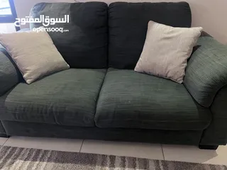 13 اثاث غرفة جلوس (7 مقاعد وبفة) وطاولات وسط وأدراج تلفزيون وتريد ميل، المعروض قابل للبيع بالطقم منفرد