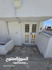  9 شقه طابق ارضي100 متر مع ساحه خارجيه 80 متر مدخل مستقل  وموقف سياره