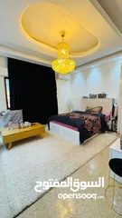  7 شقه طابق اول مع حديقه واسعه للبيع ابو نصير / مقابل الكليه البحريه