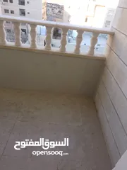  7 شقه فارغه للايجار قرب مدرسة الارقم الاسلاميه المدينه الرياضيه