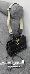  17 شنطة جلد طبيعي ( salvatore ferragamo calfskin thestudiocagebagsella) صناعة ايطالية