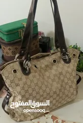  23 حقائب ستاتي ، GUCCI, Guess, BERBERRY , Louis Vuitton, Michael kors , مستعمل بحالة الوكالة مع الكود