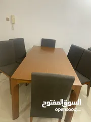  2 للبيع طاولة طعام وبوفيه سفره