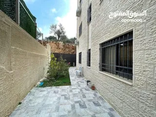  2 شقه للبيع في رام الله في  الطيره قرب  فلل عادل المصري طابق أرضي مع حديقه