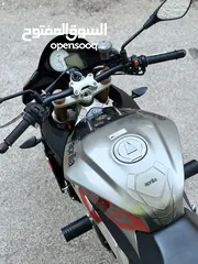  5 Aprilia tuono v41100cc rr  دراجه مميزه جدا تصنيف ستريت  قويه جدا 1100 سيسي  مرخصه ممشى قليل جدا جدا
