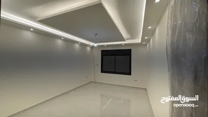  7 شقة طابق ثاني للبيع في شارع الجامعة الاردنية من المالك مباشرة