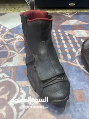  2 حاذا بوما قطعه نادهة حذاء اصلي ما موجود منه هواي الي يحب يشتري وبي مجال