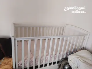  4 تخت بيبي جديد غير مستعمل مع الفرشه وخزانة للبيع للجادين فقط أرجو الإتصال
