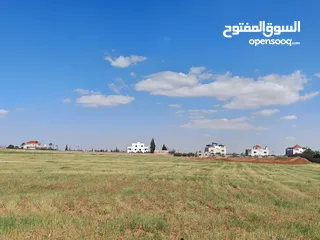  14 مشروع ريف كومباوند في ام العمد قرب طريق المطار جسر مادبا، قطع اراضي داخل التنظيم سكن ريفي منطقة فلل