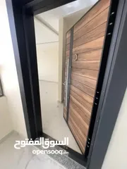  10 شقة طابق اول للبيع