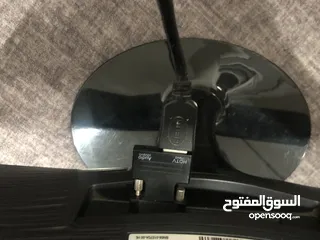  3 شاشتين وكيبورد وماوس