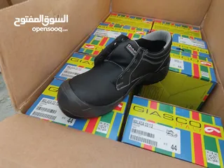  8 شروه احذيه من الداخل موجوده بالخليل