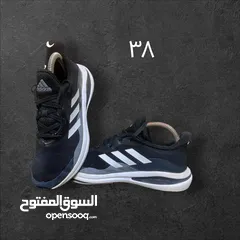  2 احذية اصلية شبه ملبوسه 60 فقط شامل التوصيل
