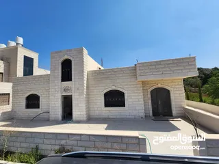  4 فلل للبيع في منطقة سردا