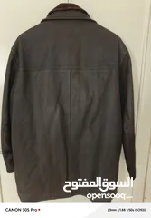  4 جاكيت جلد طبيعي ماركة ARMA ثقيل لون بني غامق مطفي مستعمل بحالة جيدة يلبس مقاس XL,L تم شراءه 400$
