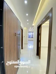  4 شقة فاخر شبة ارضي في طريق المطار الحويطي 170 متر داخلي و خارجي 170 متر بسعر مميز وتشطيب فلل