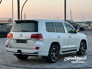  14 Toyota Land Cruiser GXR V8