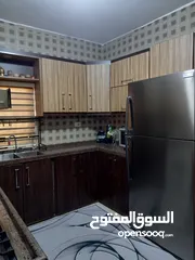  9 شقة سكنية للبيع في سحاب طابق ثاني مدخلين للشقة  قرب الجامع ابو بكر الصديق الحي الغربي