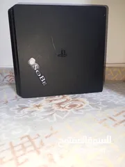  4 بلايستيشن 4 سلم للبيع مع 3 سيديات. و حساب فيو 4 العاب