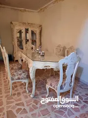  1 طاولة سفرة وفضية مصري حفر من الطراز الرفيع .   كراسي خشب زان عدد ( 8 ) .   فضية بتطريزة فاخرة