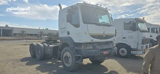  2 Renault truck 6 well