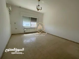  12 شقة / للايجار / 3نوم / مطلة / الجاردنز