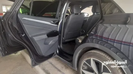  5 Volkswagen ID4 PURE+ للبيع