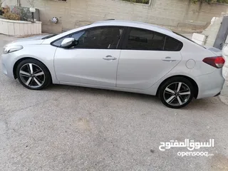  2 كيا K3 /موديل 2017/ ماتور 1600/ اقتصاديه/اصل سولار/ غنيه عن التعريف