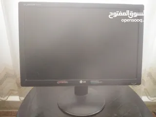  1 شاشة كمبيوتر وكاله للبيع