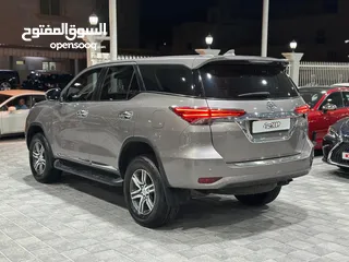  12 Toyota Fortuner V4